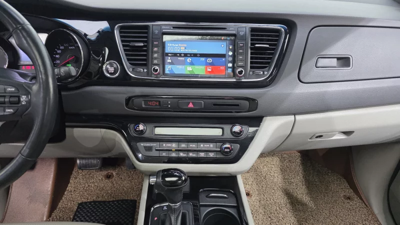 Kia Carnival
