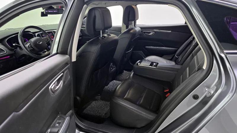 Renault SM6