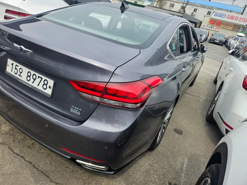 Hyundai Genesis