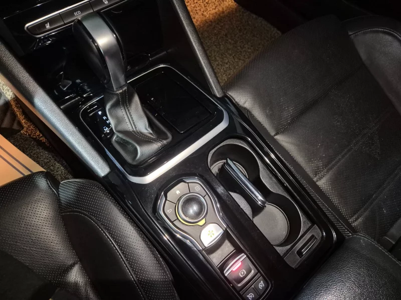 Renault SM6