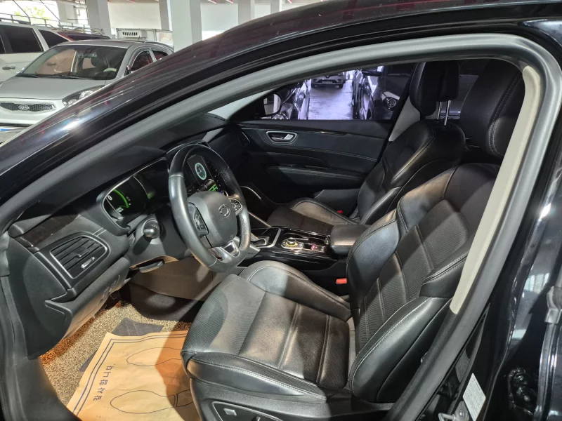 Renault SM6