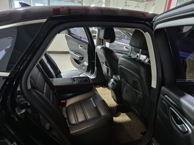 Renault SM6