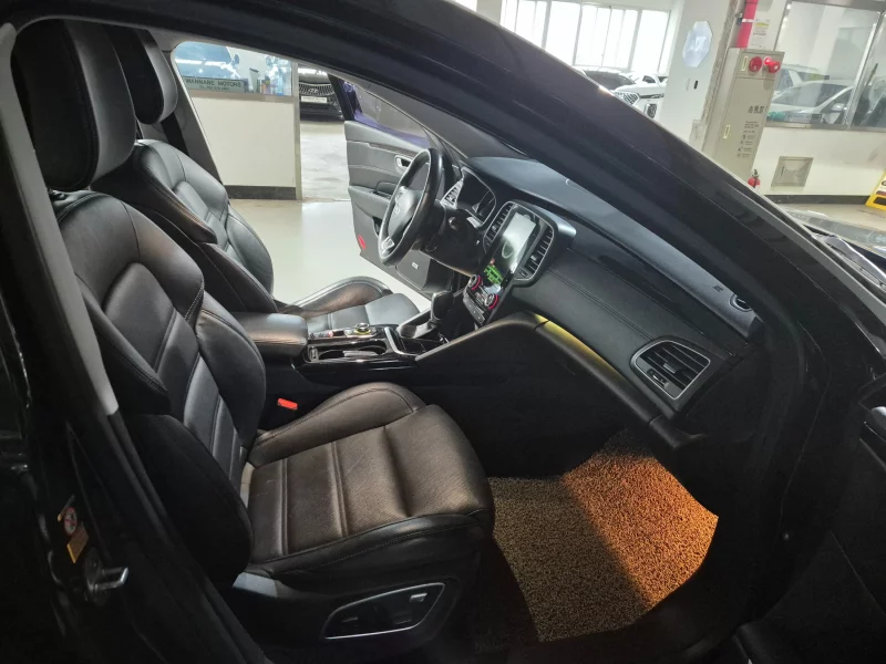 Renault SM6