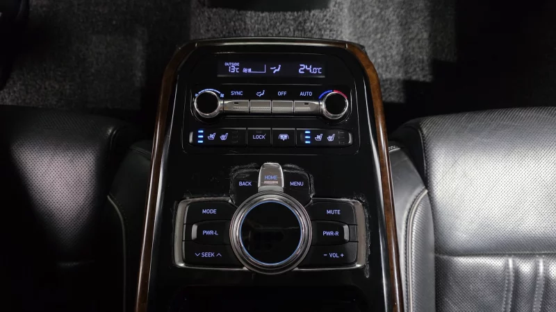 Genesis EQ900