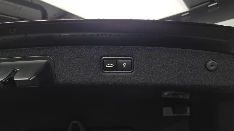 Genesis EQ900