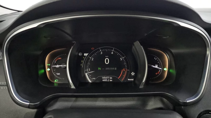 Renault SM6