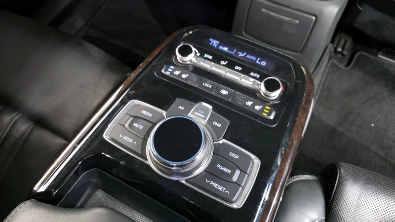 Genesis EQ900