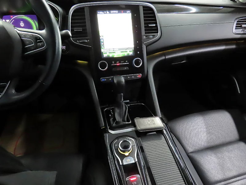 Renault SM6