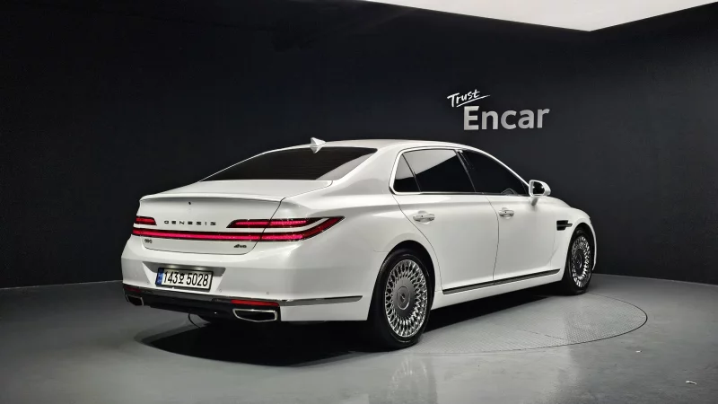 Genesis G90