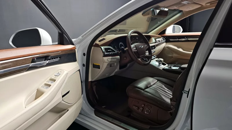 Genesis G90