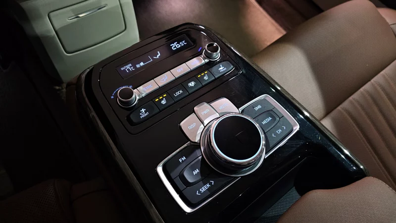 Genesis G90