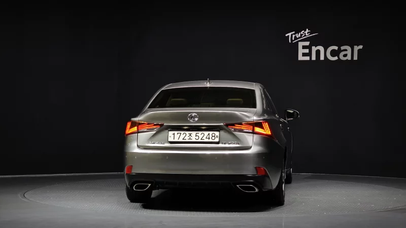 Lexus IS
