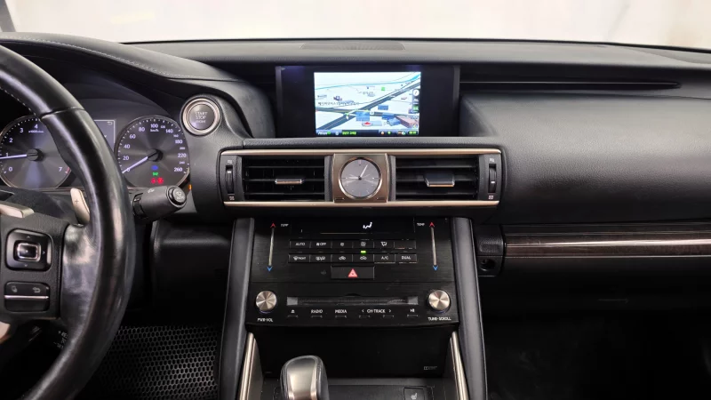 Lexus IS