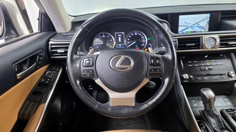 Lexus IS