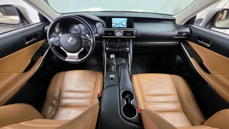 Lexus IS