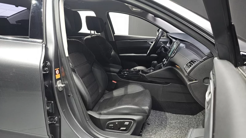 Renault SM6