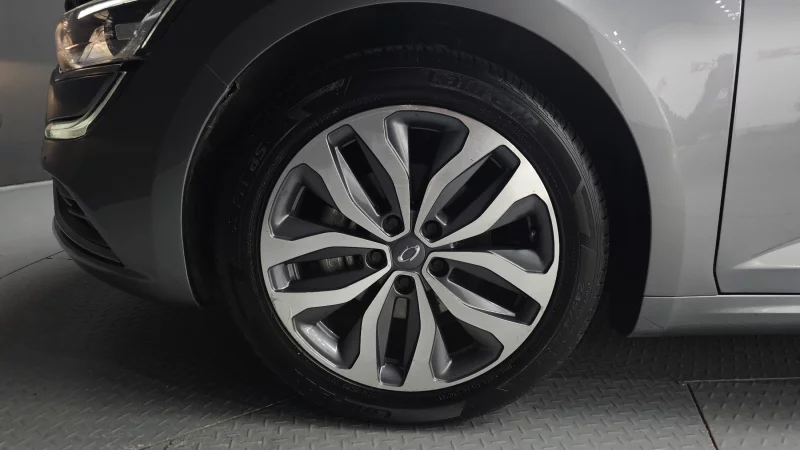 Renault SM6