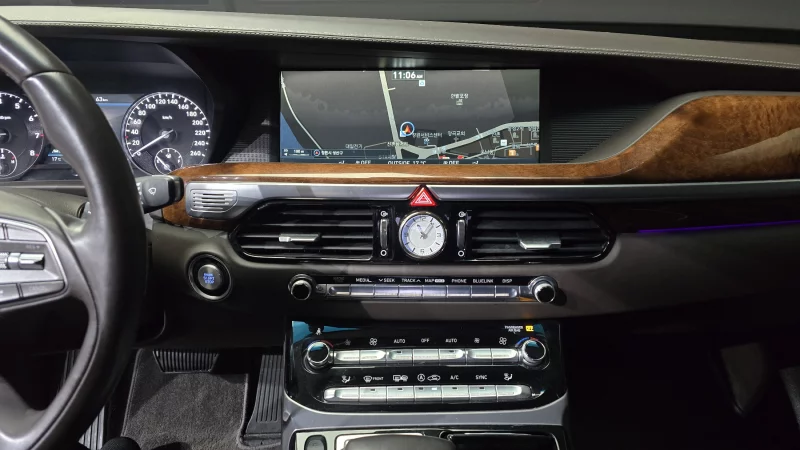 Genesis EQ900
