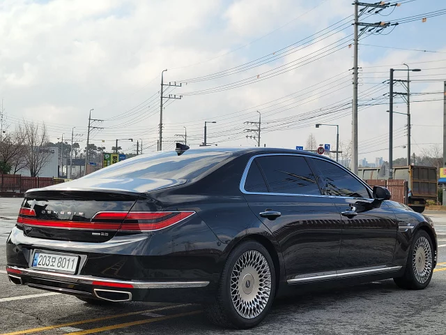 Genesis G90