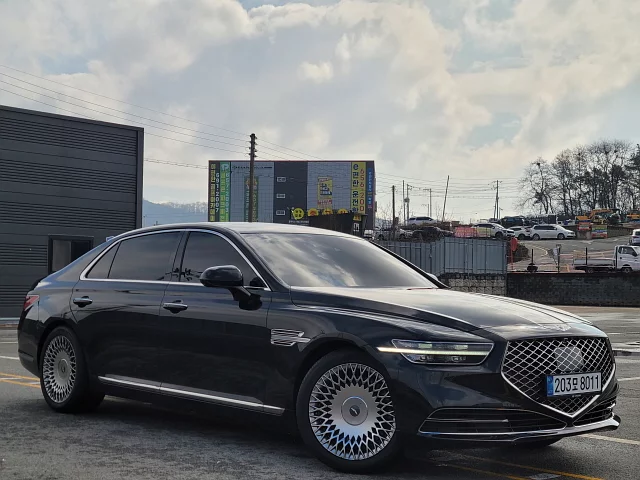 Genesis G90