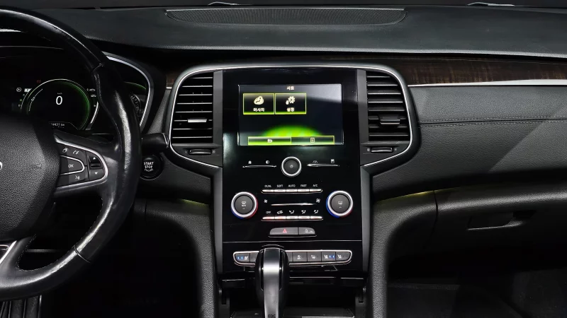 Renault SM6