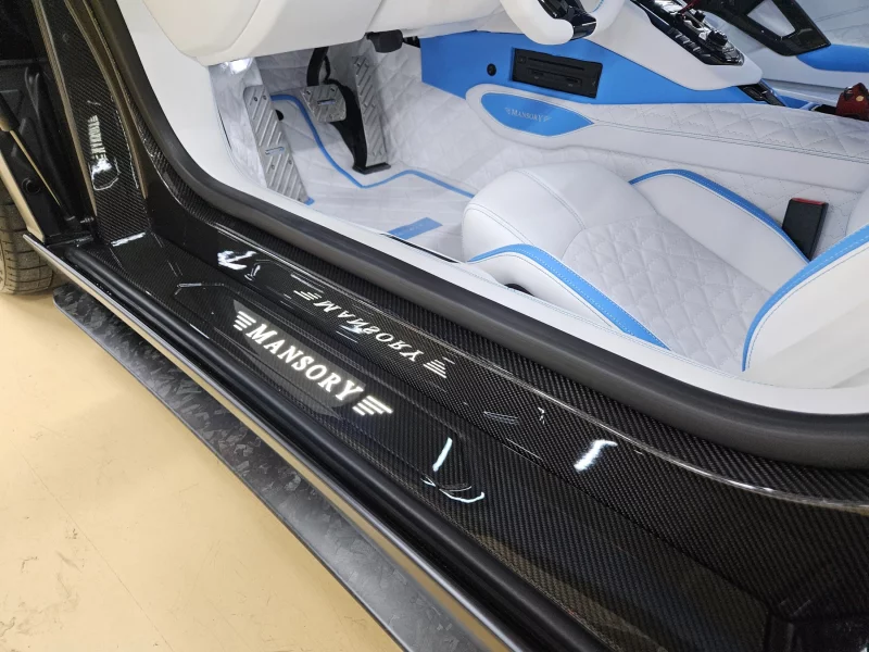 Lamborghini AVENTADOR