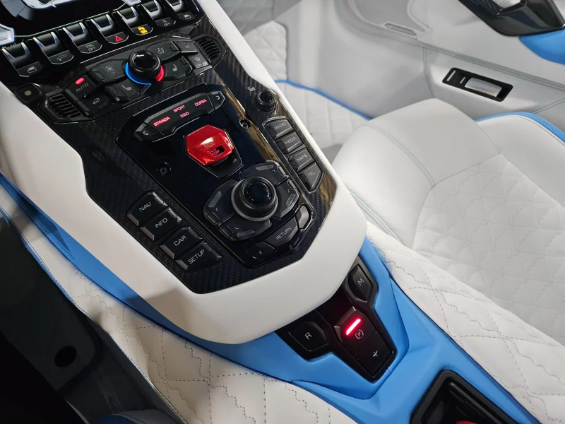 Lamborghini AVENTADOR