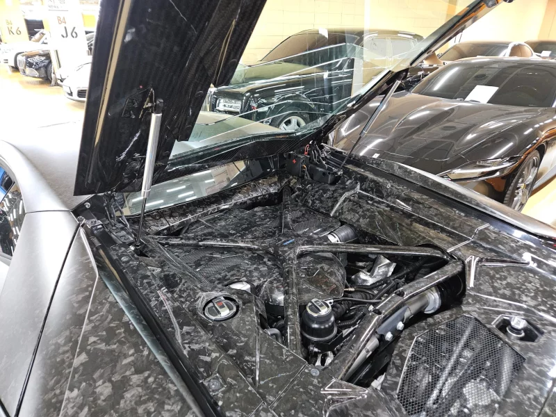 Lamborghini AVENTADOR