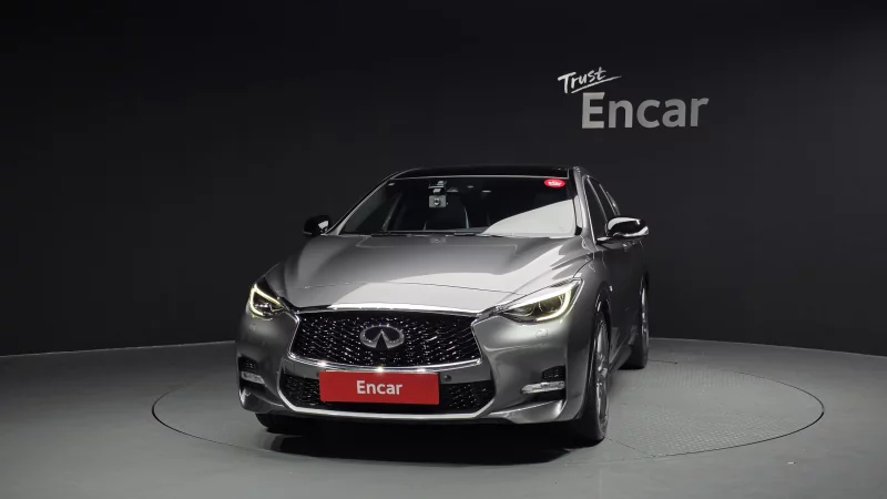 Infiniti Q30