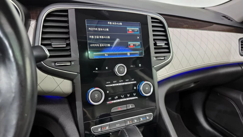 Renault SM6