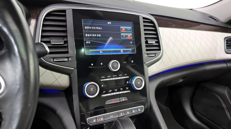 Renault SM6