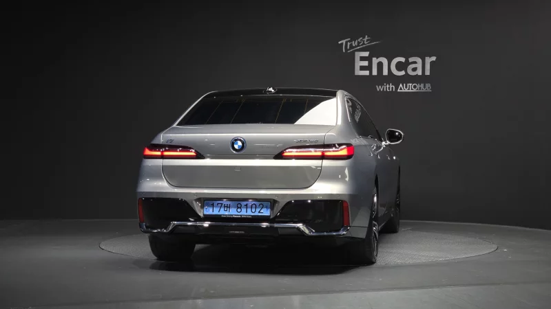 BMW i7