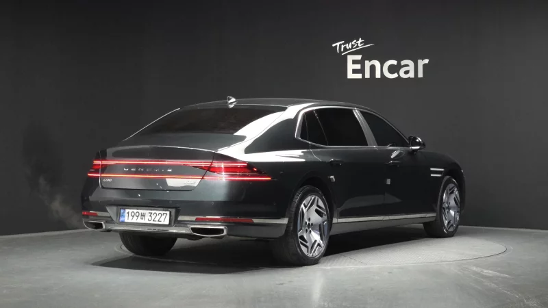 Genesis G90