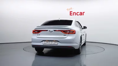 Renault SM6