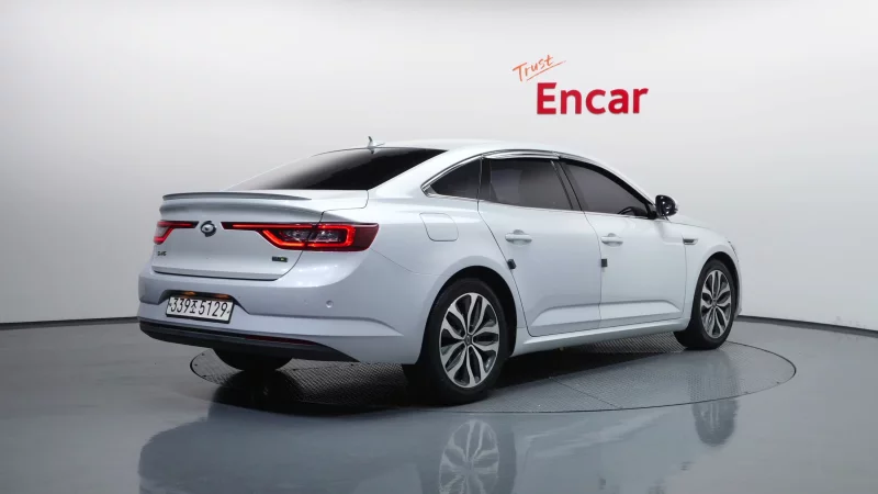 Renault SM6