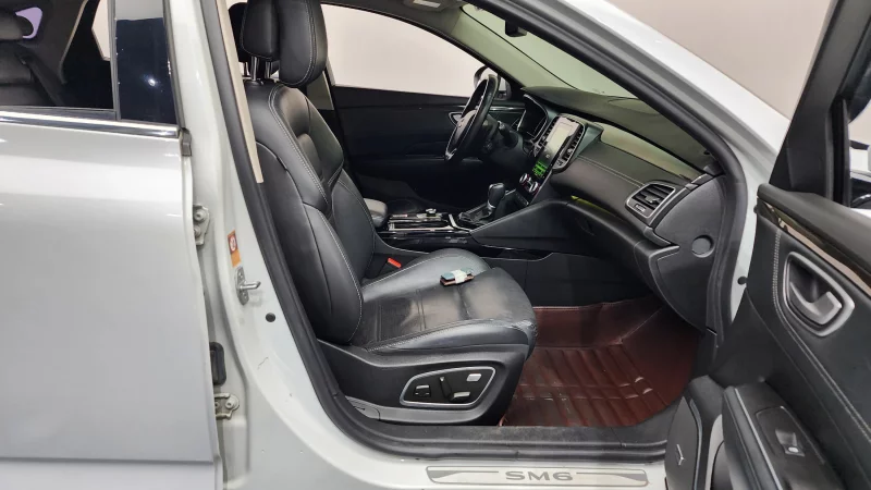 Renault SM6