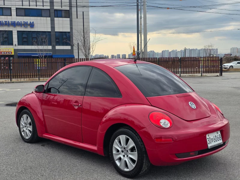 Volkswagen BEETLE