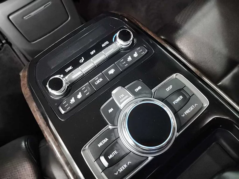 Genesis EQ900