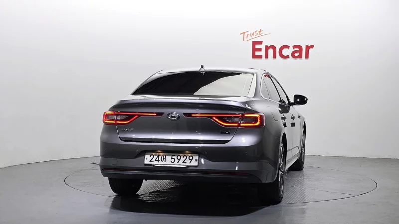 Renault SM6