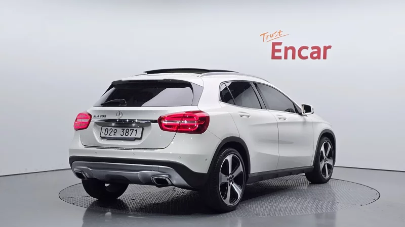 Mercedes-Benz GLA-Class
