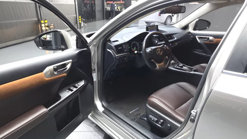 Lexus CT200h