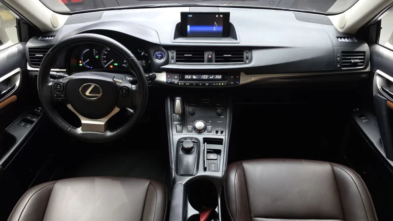 Lexus CT200h