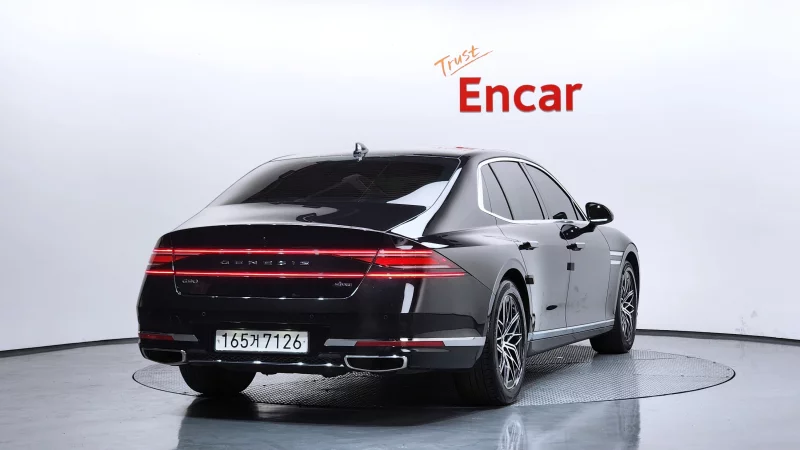 Genesis G90