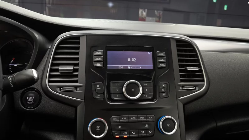 Renault SM6