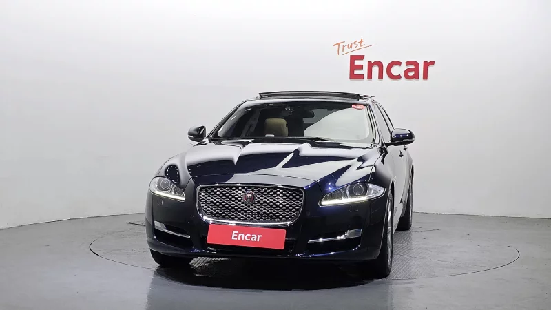 Jaguar XJ
