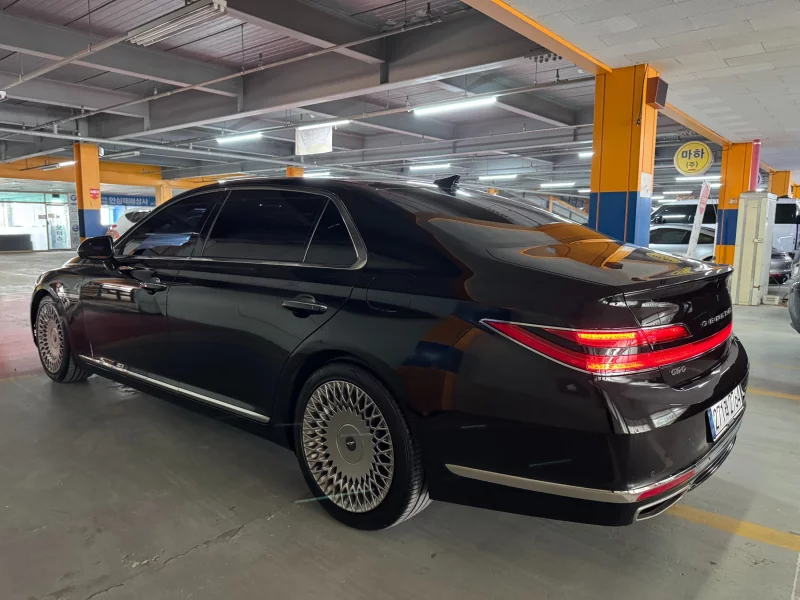 Genesis G90