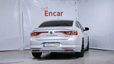 Renault SM6