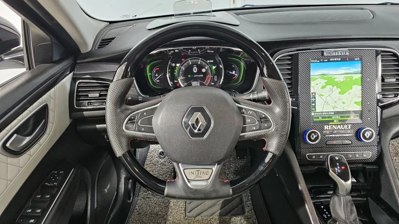 Renault SM6