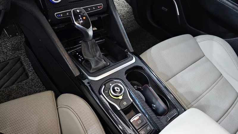 Renault SM6
