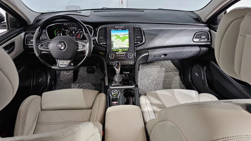 Renault SM6